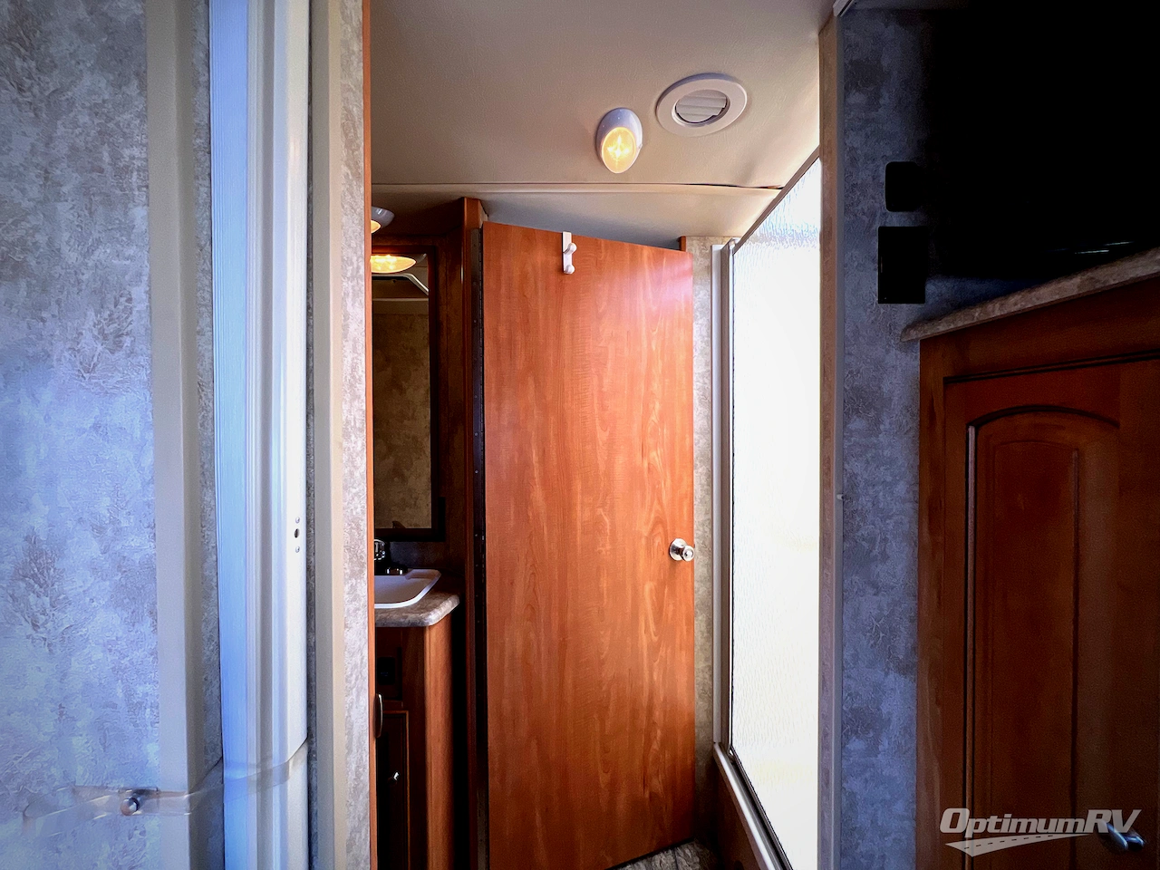 2011 Winnebago Access 31CP Photo 20