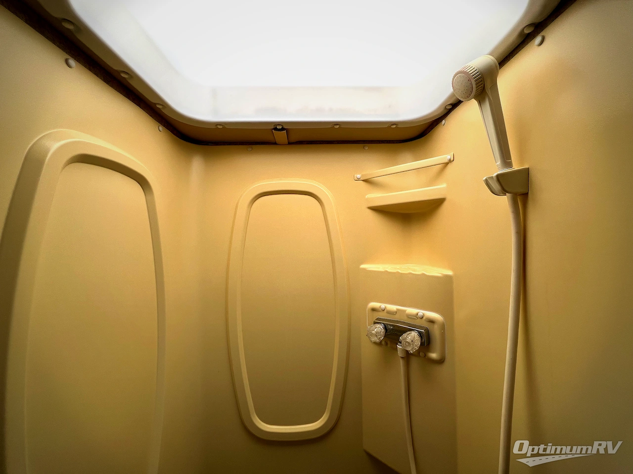2011 Winnebago Access 31CP Photo 24