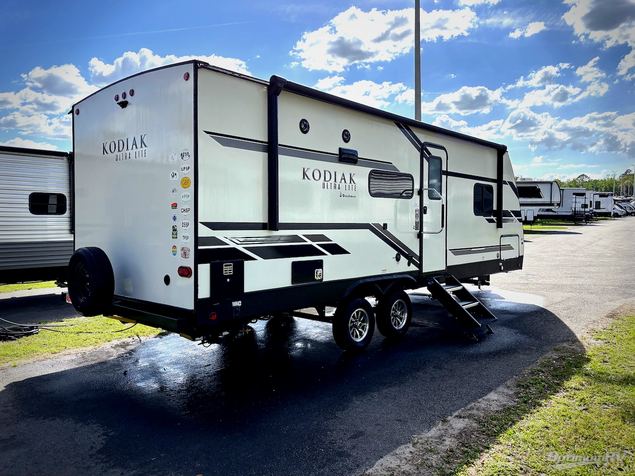 2021 Dutchmen Kodiak Ultra-Lite 242RBSL Photo 2