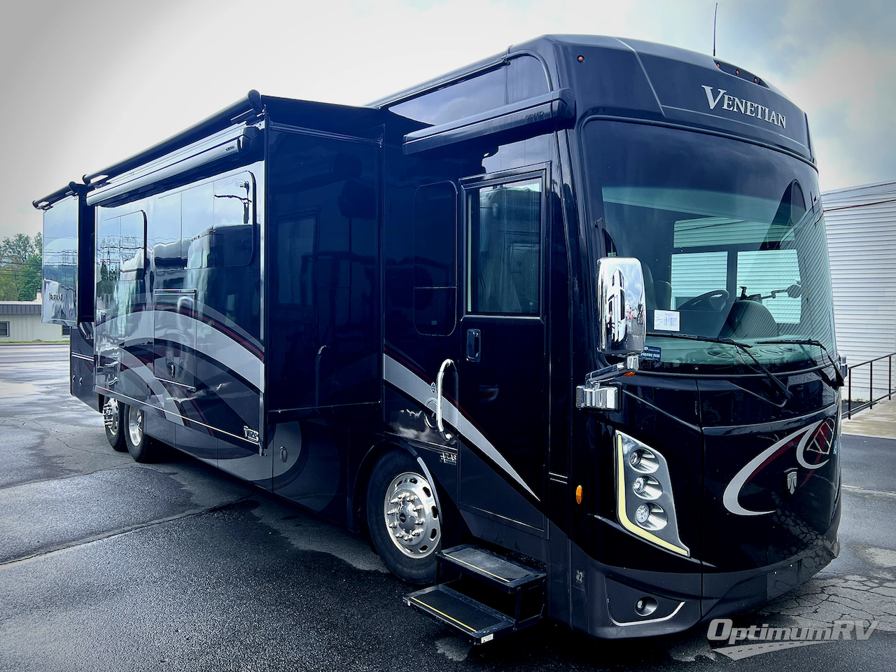 2022 Thor Venetian F42 Photo 1