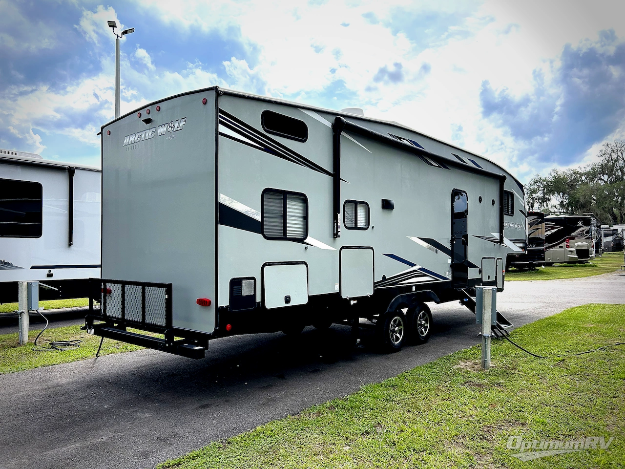 2021 Forest River Cherokee Arctic Wolf 287BH Photo 2