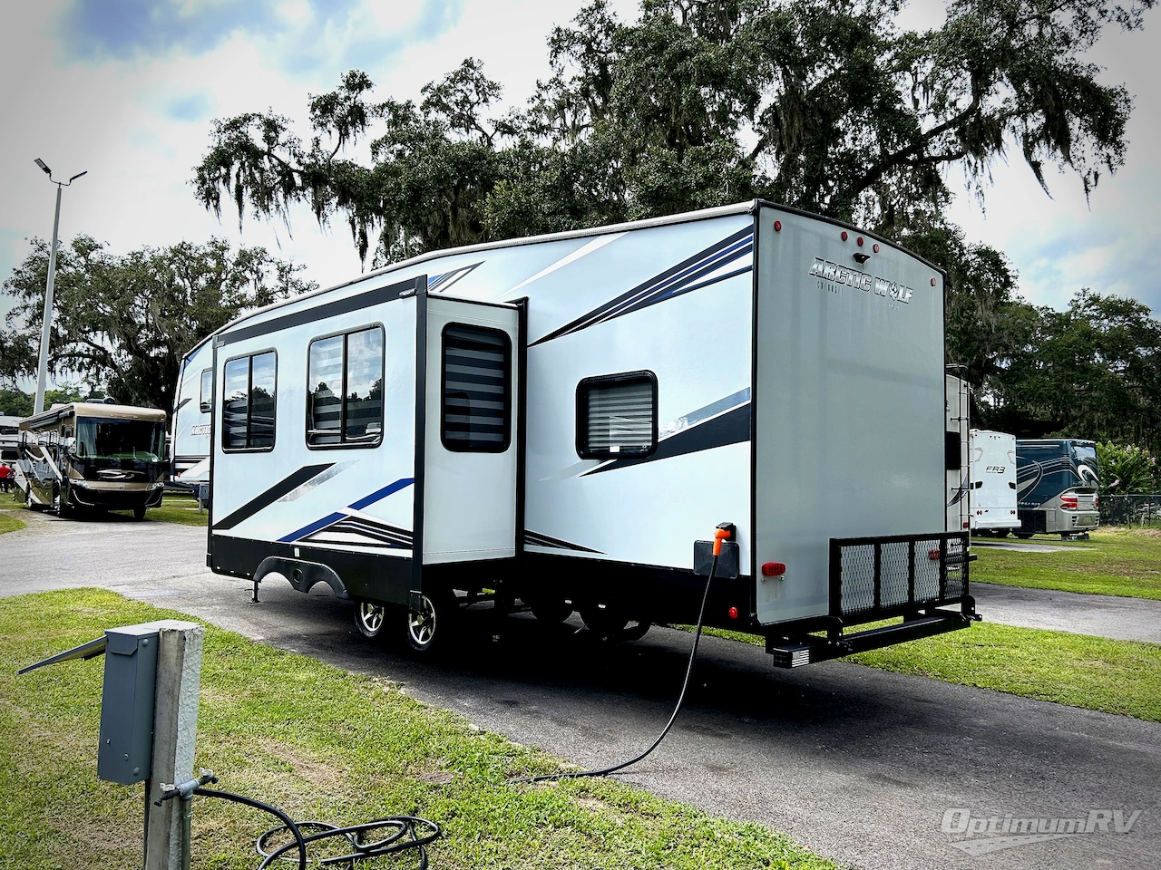 2021 Forest River Cherokee Arctic Wolf 287BH Photo 3