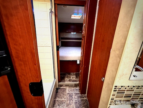 2011 Thor ACE 29 1 RV Photo 4