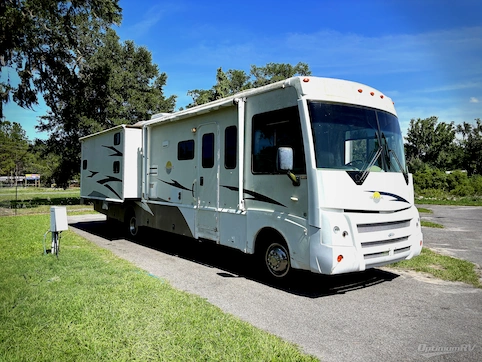 Used 2007 Itasca Sunova 35J Featured Photo