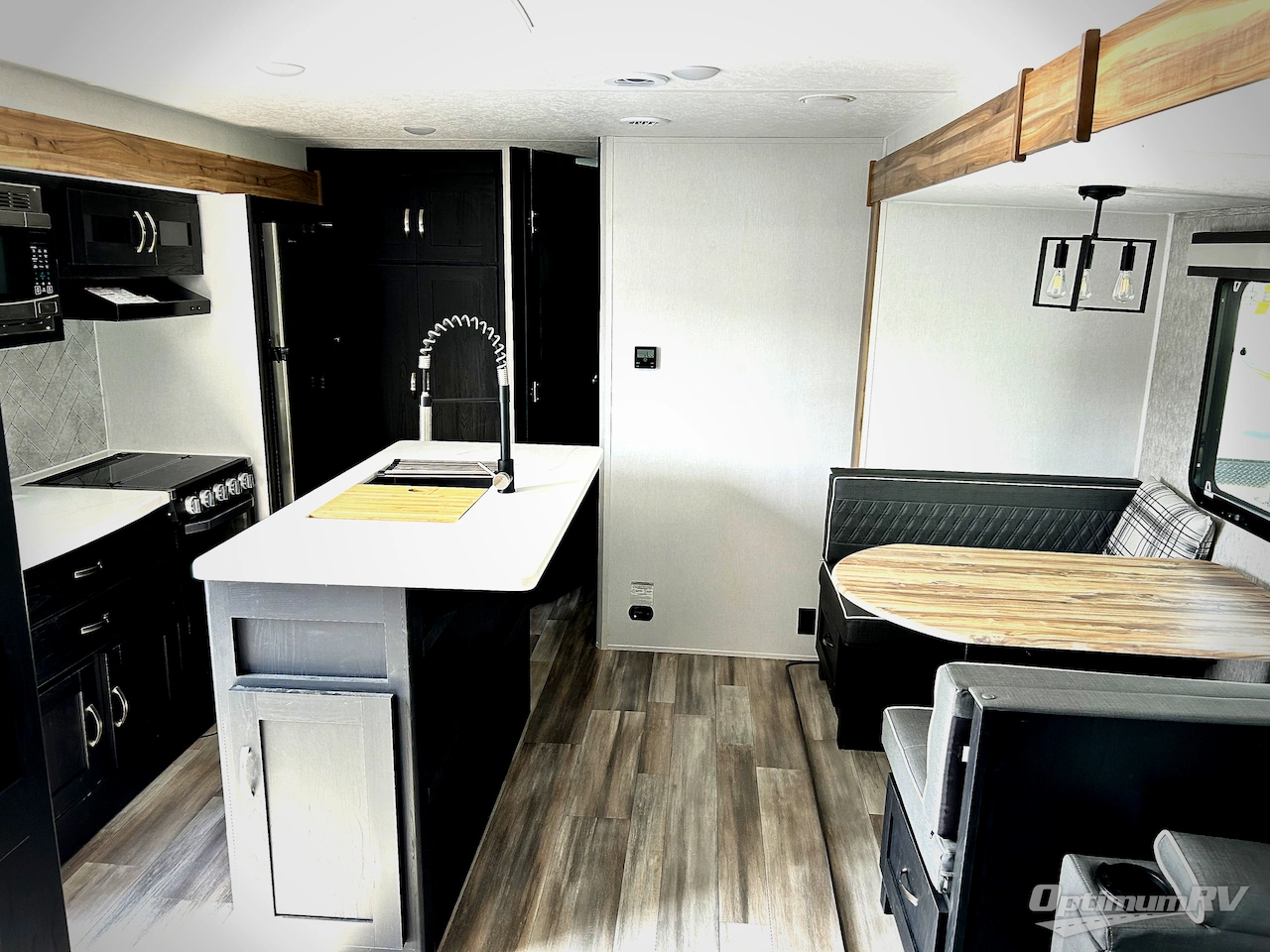 2023 Coachmen Freedom Express Liberty Edition 320BHDSLE Photo 6