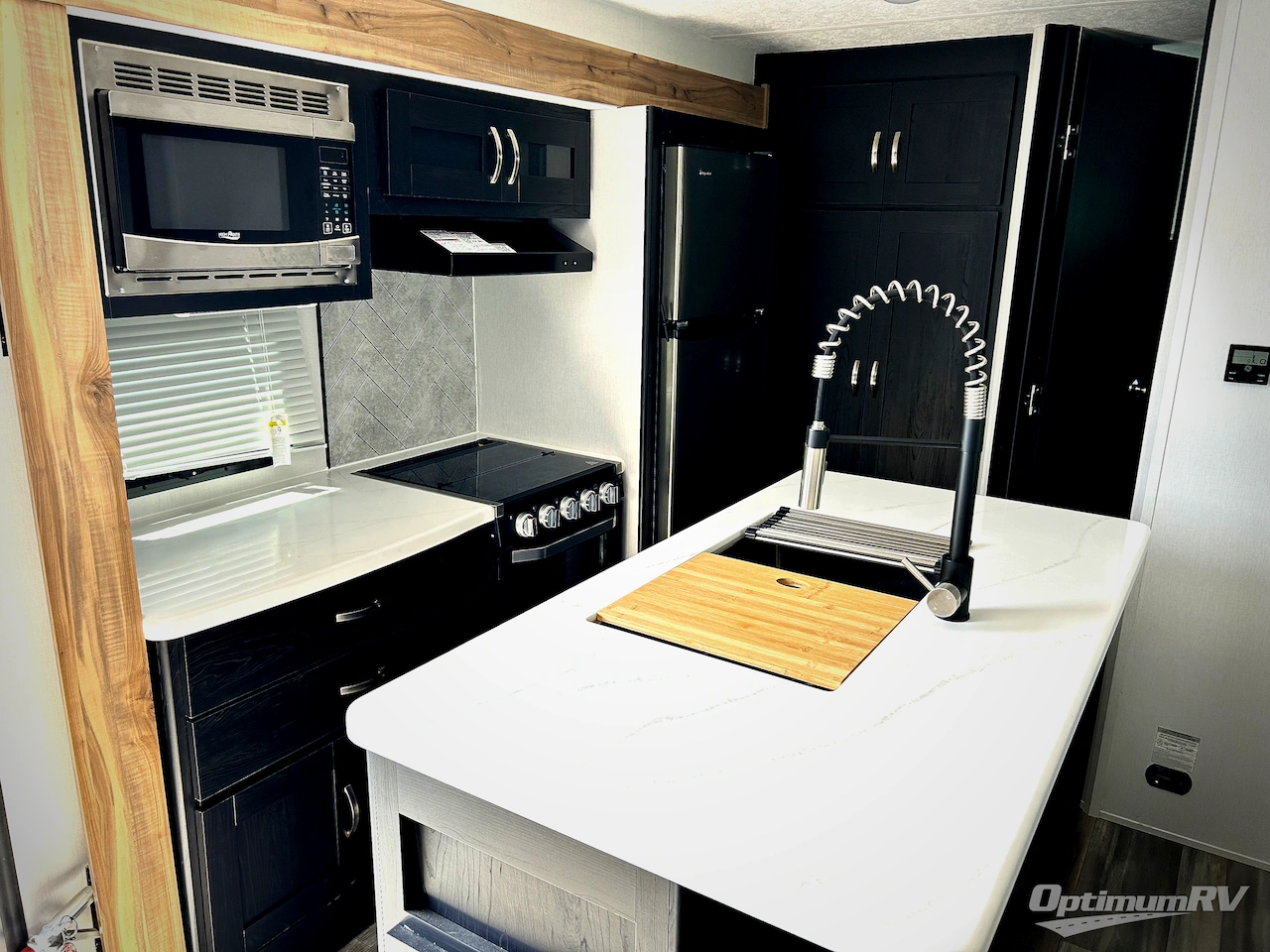 2023 Coachmen Freedom Express Liberty Edition 320BHDSLE Photo 10