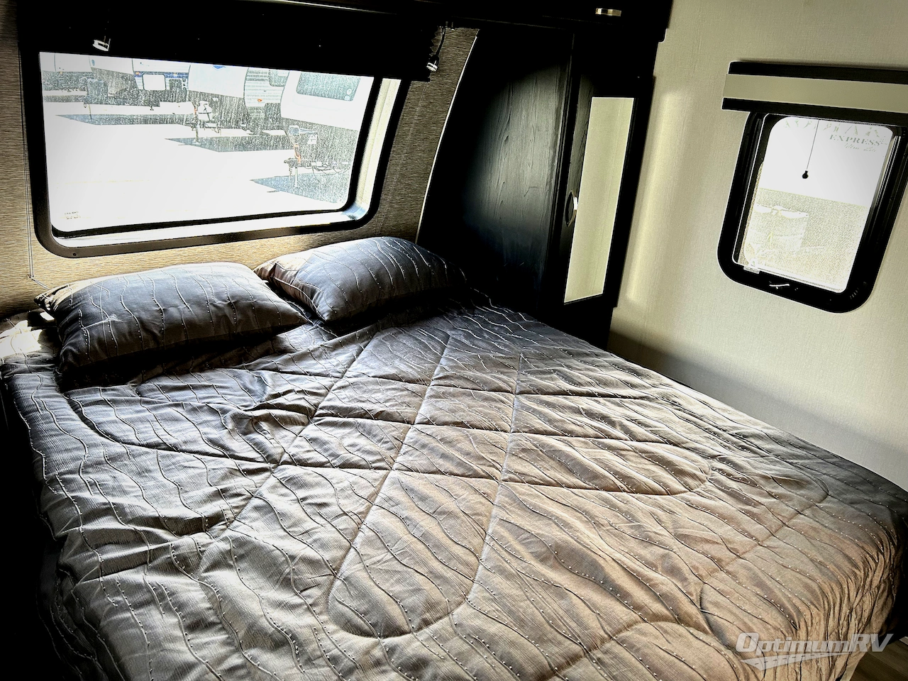 2023 Coachmen Freedom Express Liberty Edition 320BHDSLE Photo 18