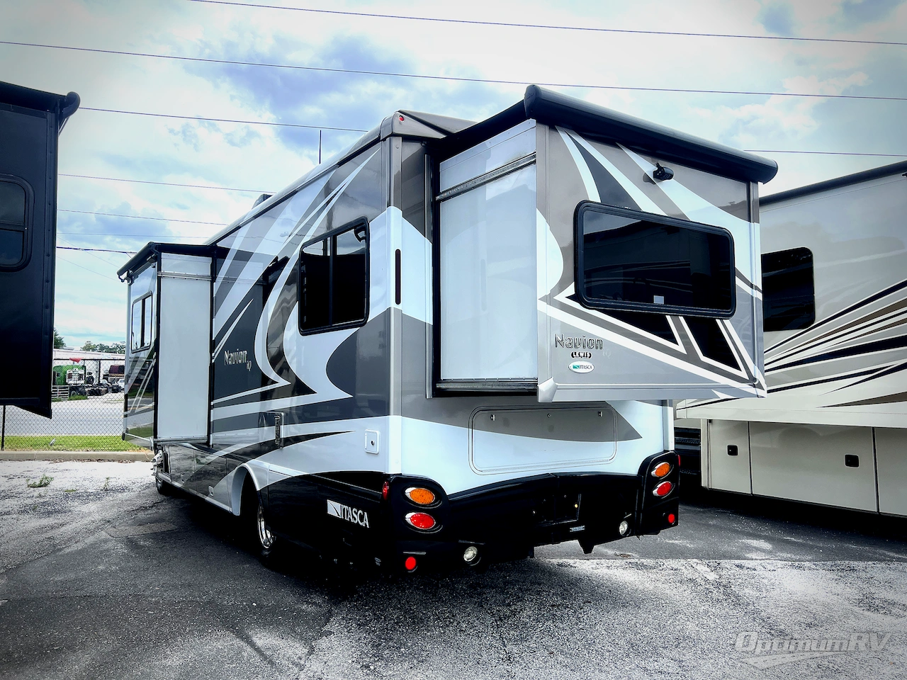 2013 Itasca Navion IQ 24G Photo 2