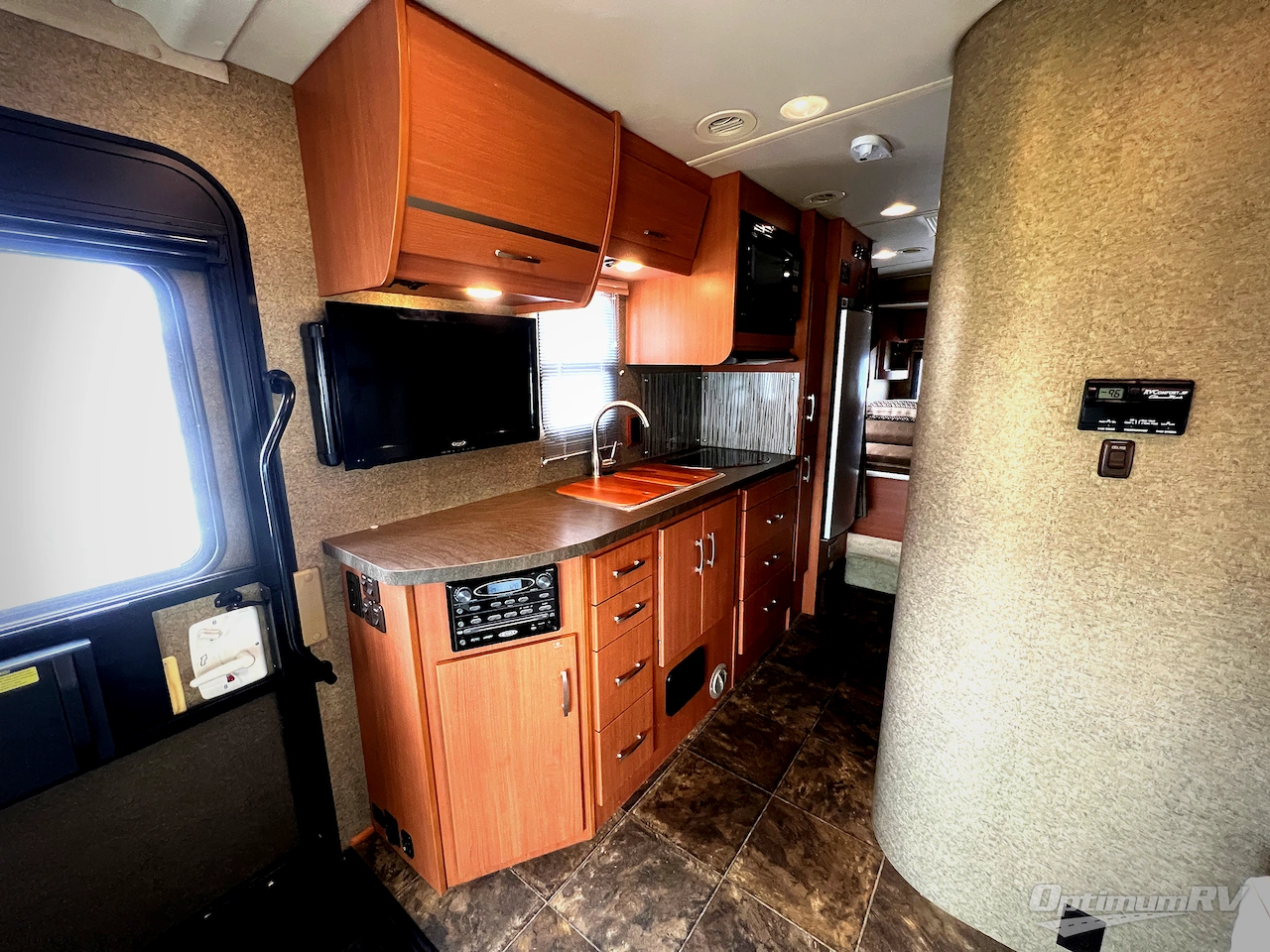 2013 Itasca Navion IQ 24G Photo 10