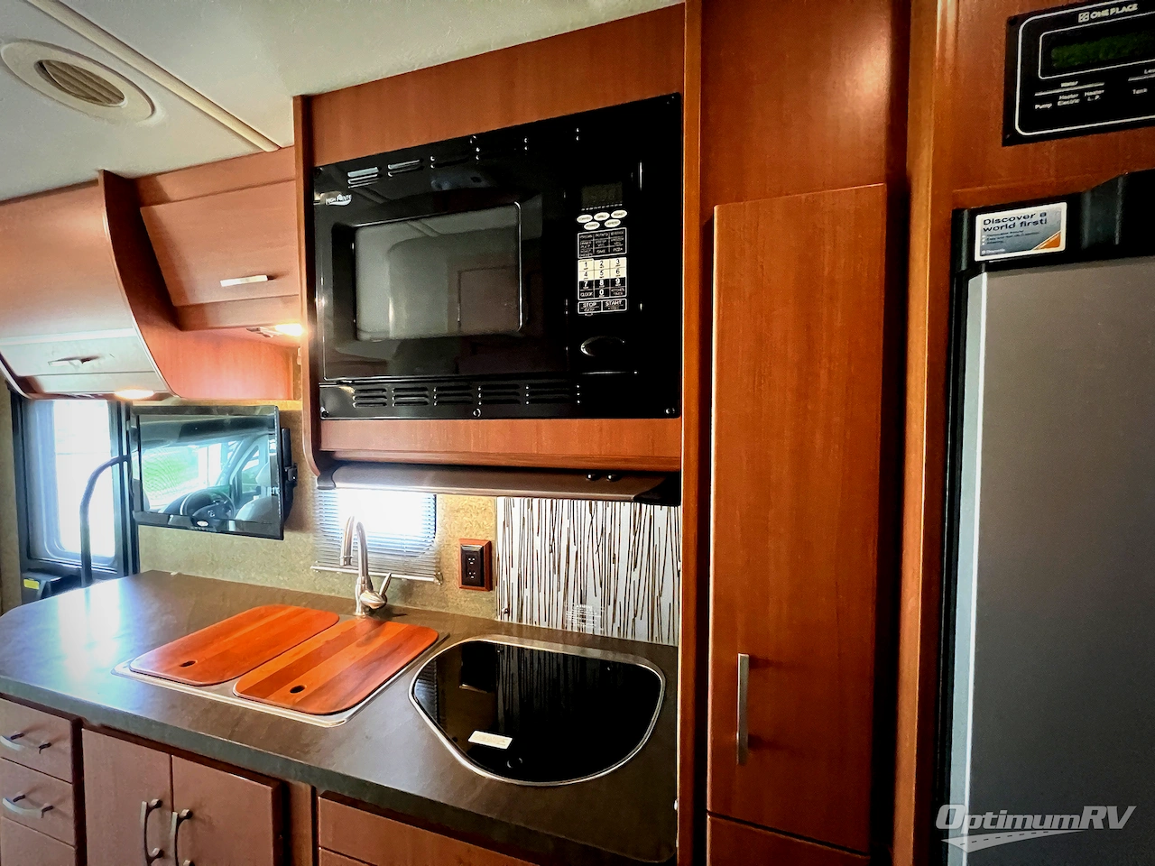 2013 Itasca Navion IQ 24G Photo 13