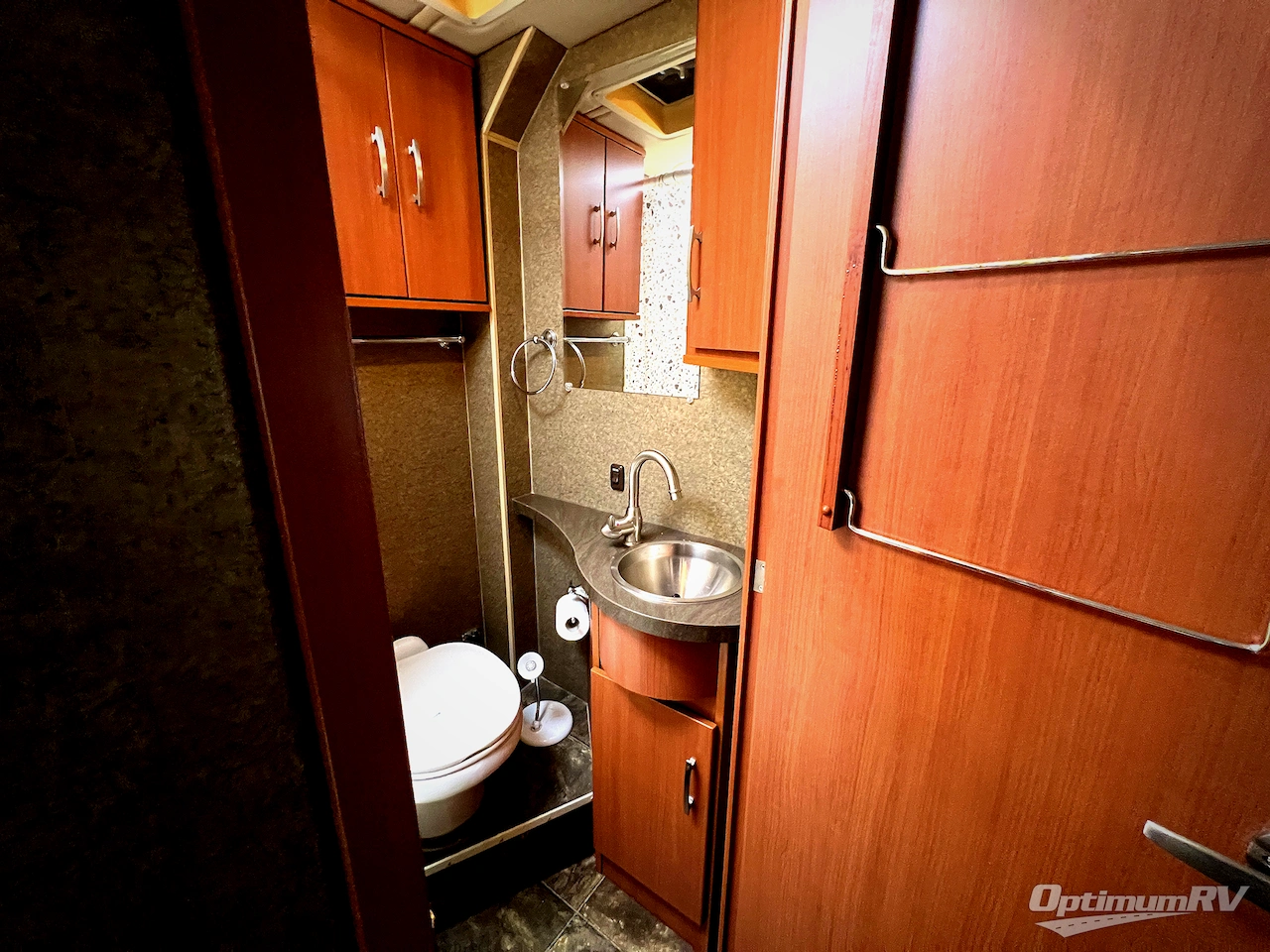 2013 Itasca Navion IQ 24G Photo 18