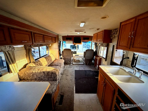 2003 Winnebago Sightseer 33 L RV Photo 2