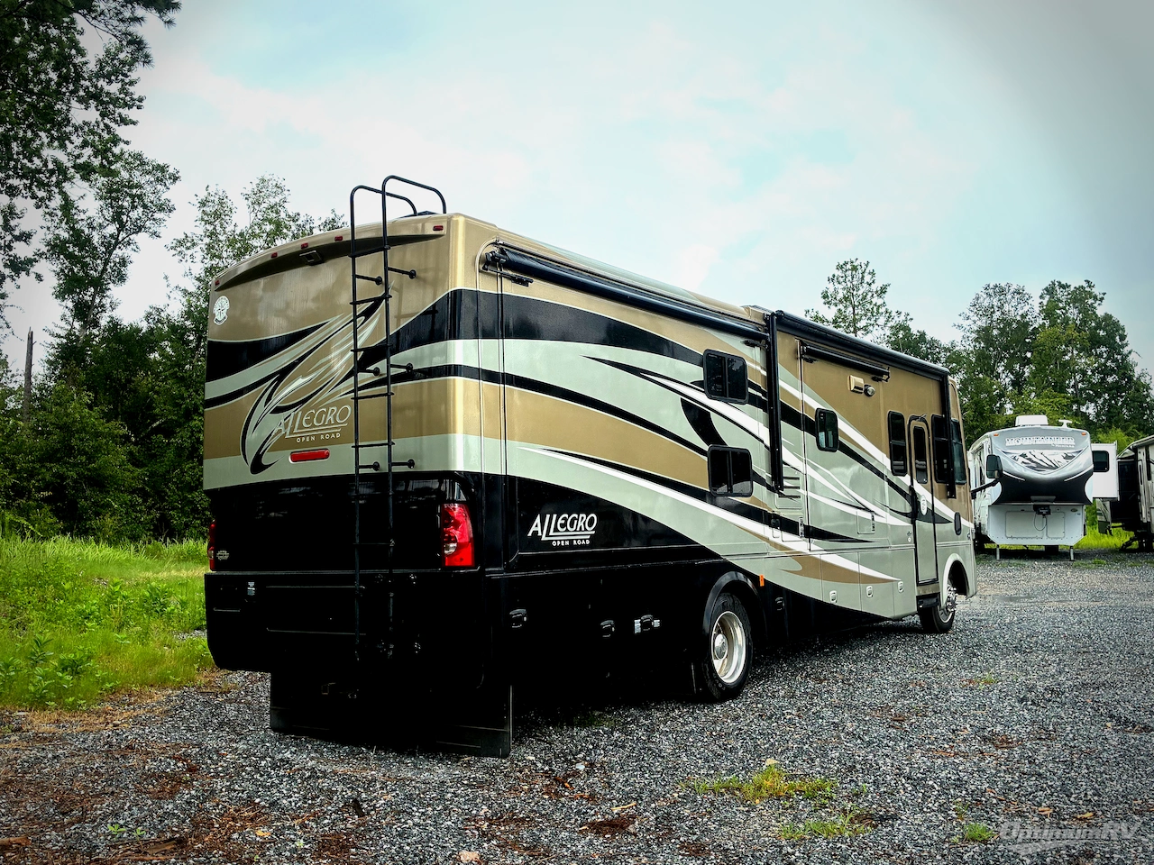 2011 Tiffin Allegro 35 QBA Photo 2