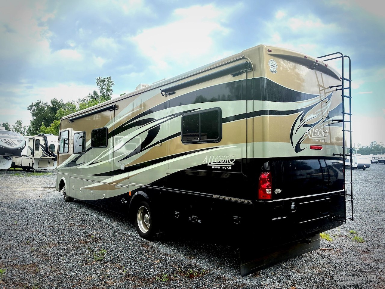 2011 Tiffin Allegro 35 QBA Photo 3