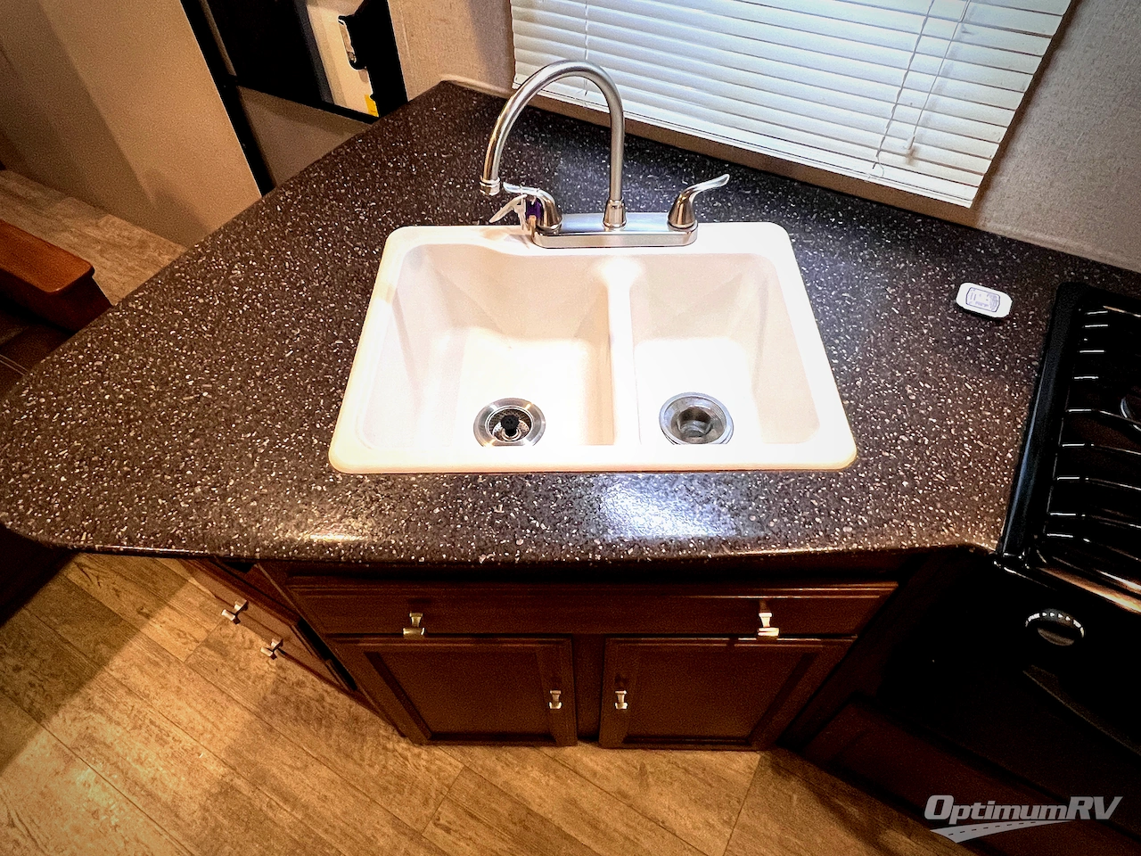 2017 Coachmen Freedom Express 275BHS Photo 10