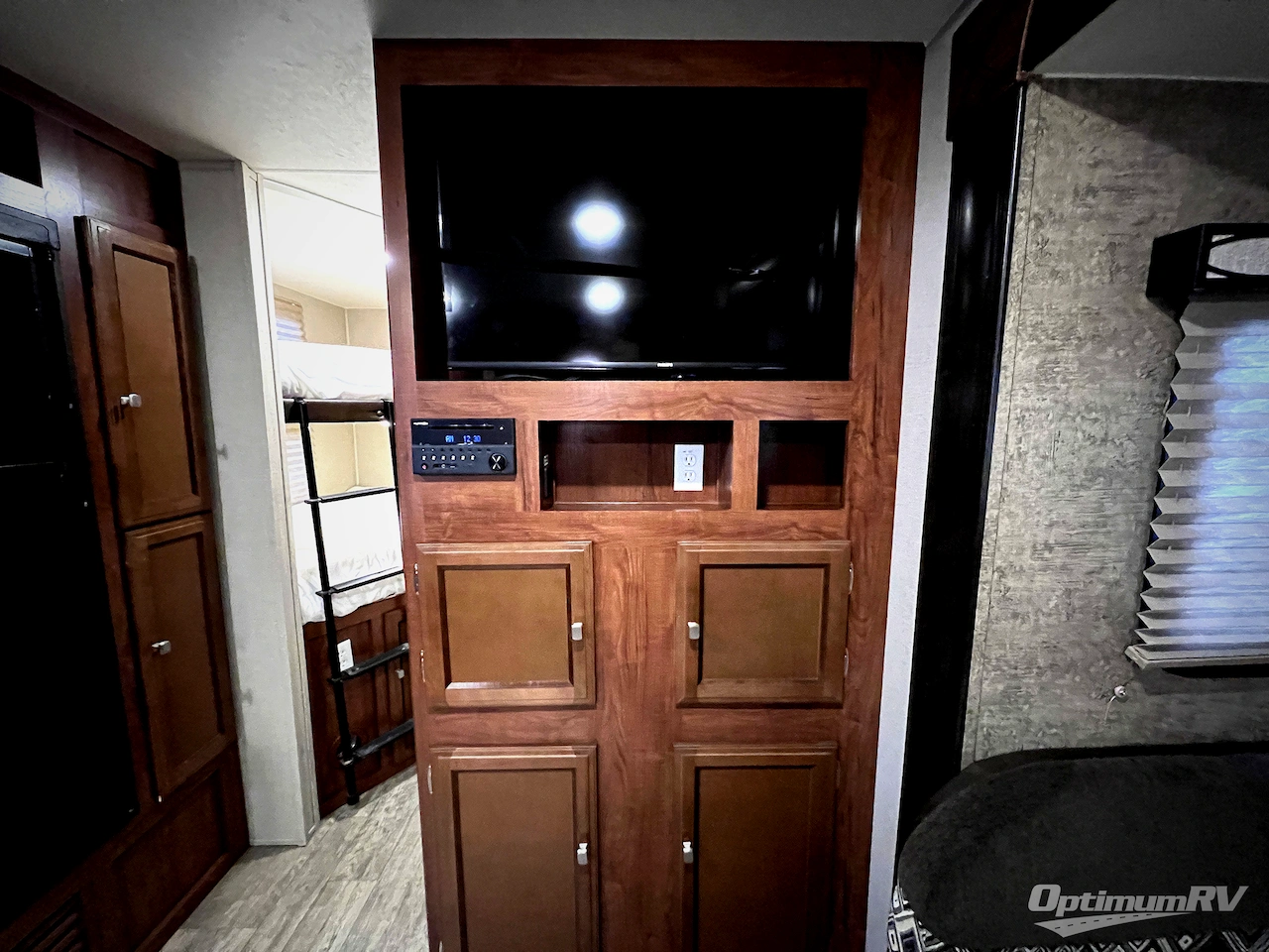 2017 Coachmen Freedom Express 275BHS Photo 21