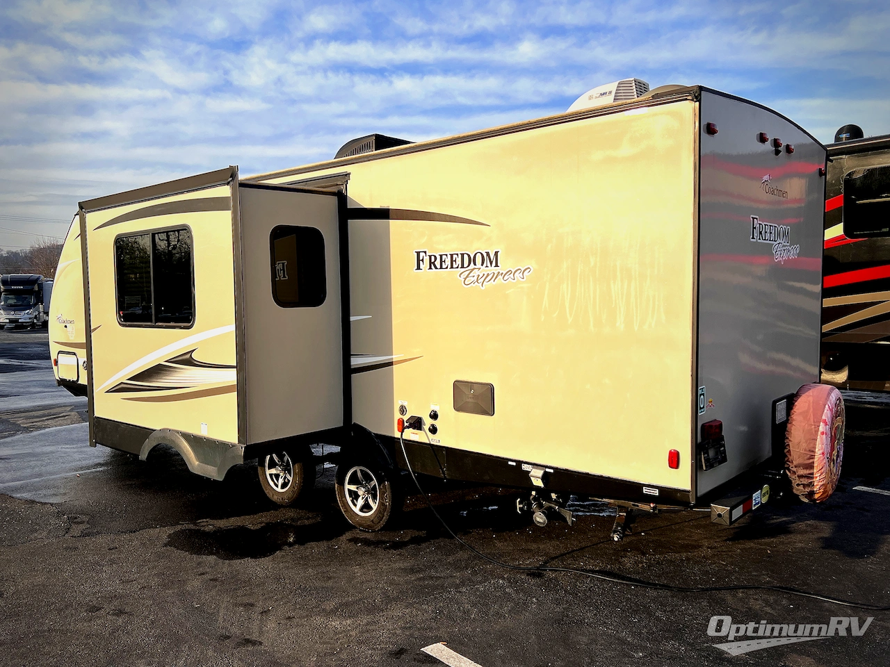 2017 Coachmen Freedom Express 275BHS Photo 3