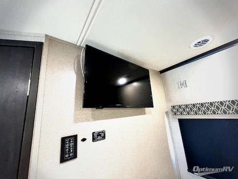 2022 Dynamax isata 3 24FW RV Photo 3