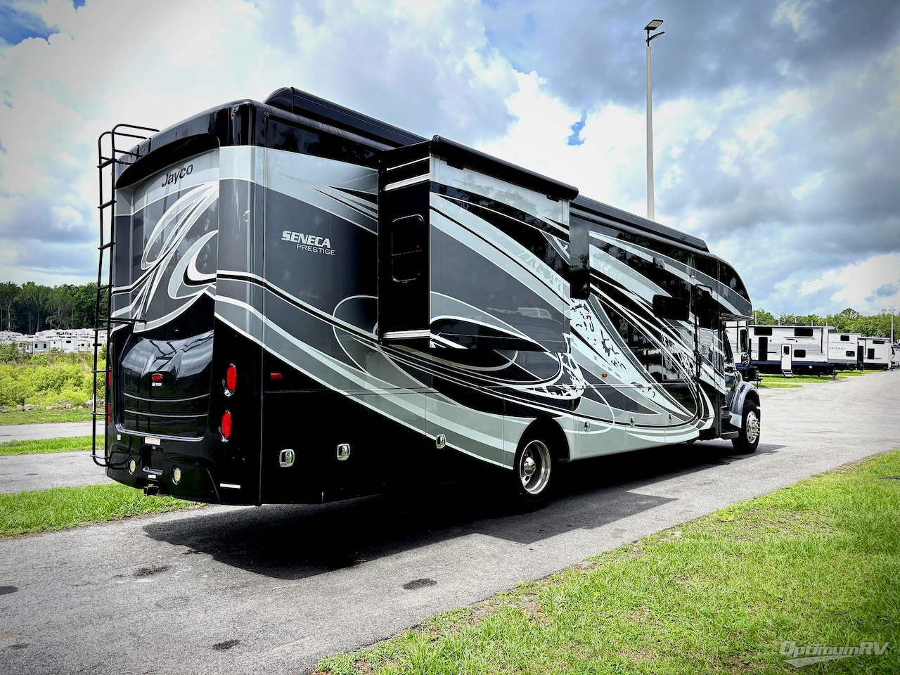 2022 Jayco Seneca 37K Photo 2