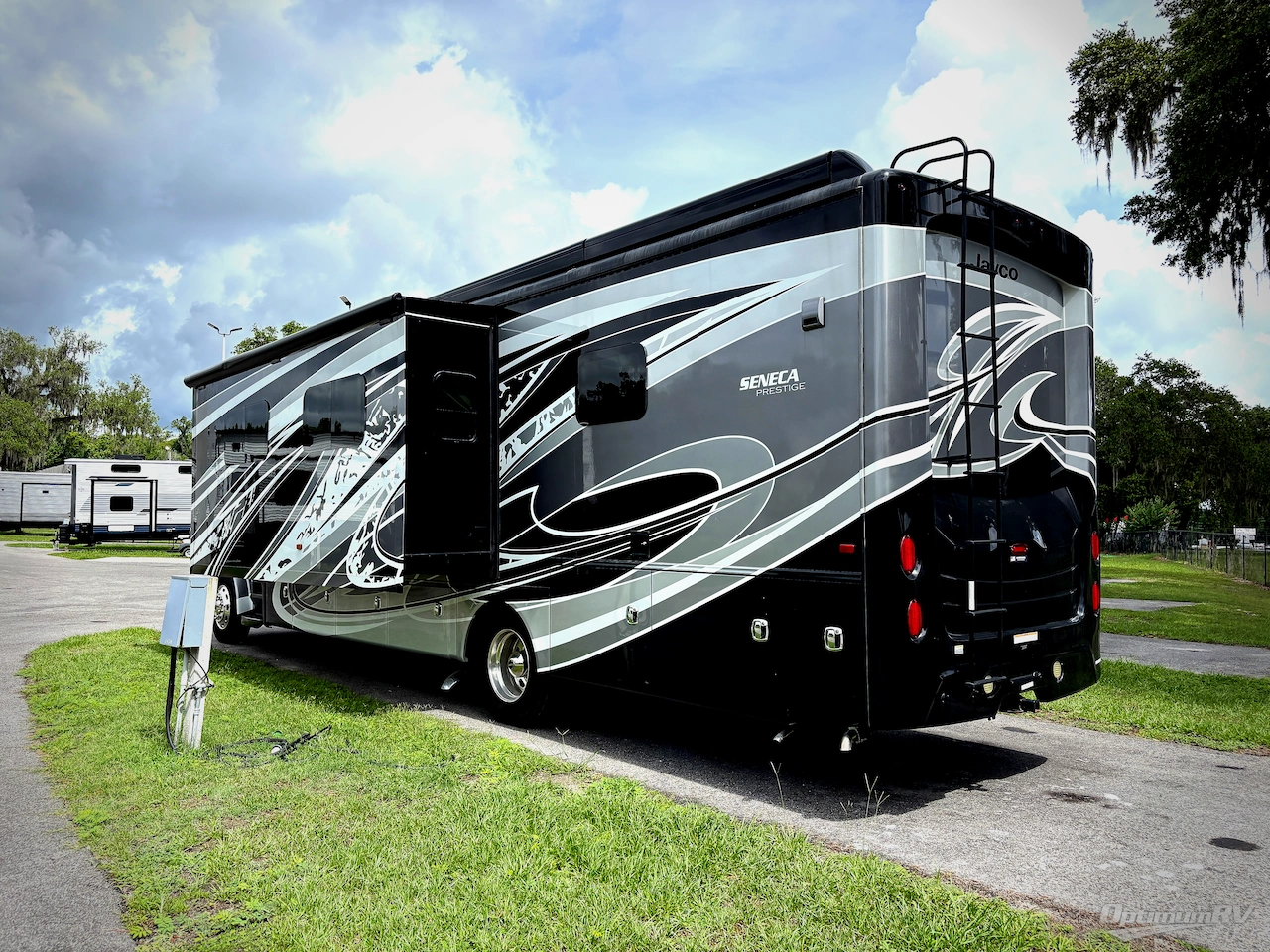 2022 Jayco Seneca 37K Photo 3