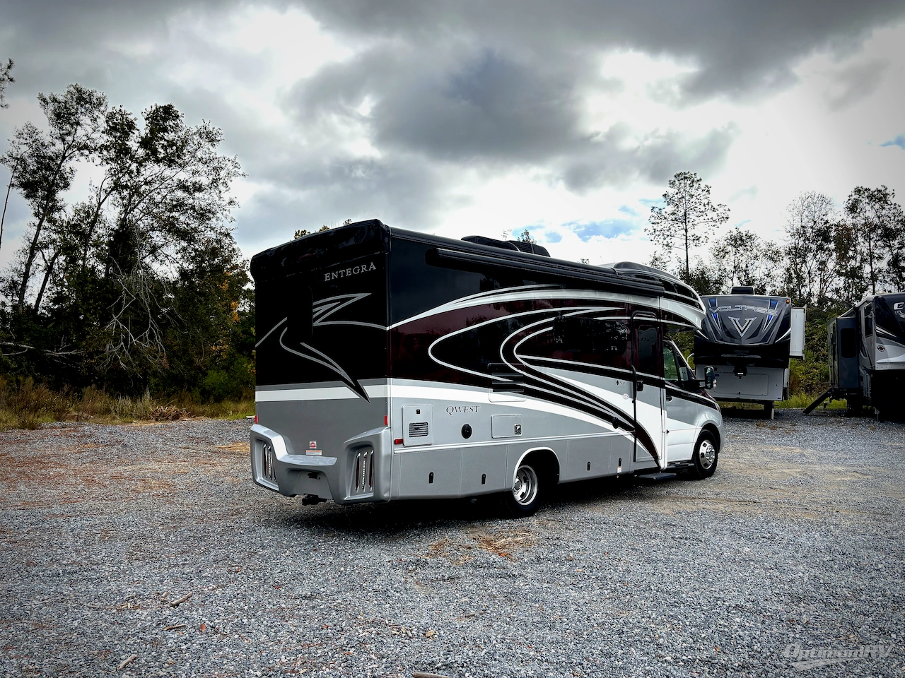 2023 Entegra Qwest 24R Photo 2