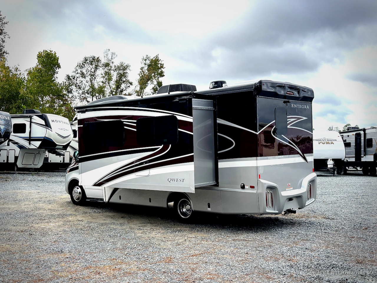 2023 Entegra Qwest 24R Photo 3