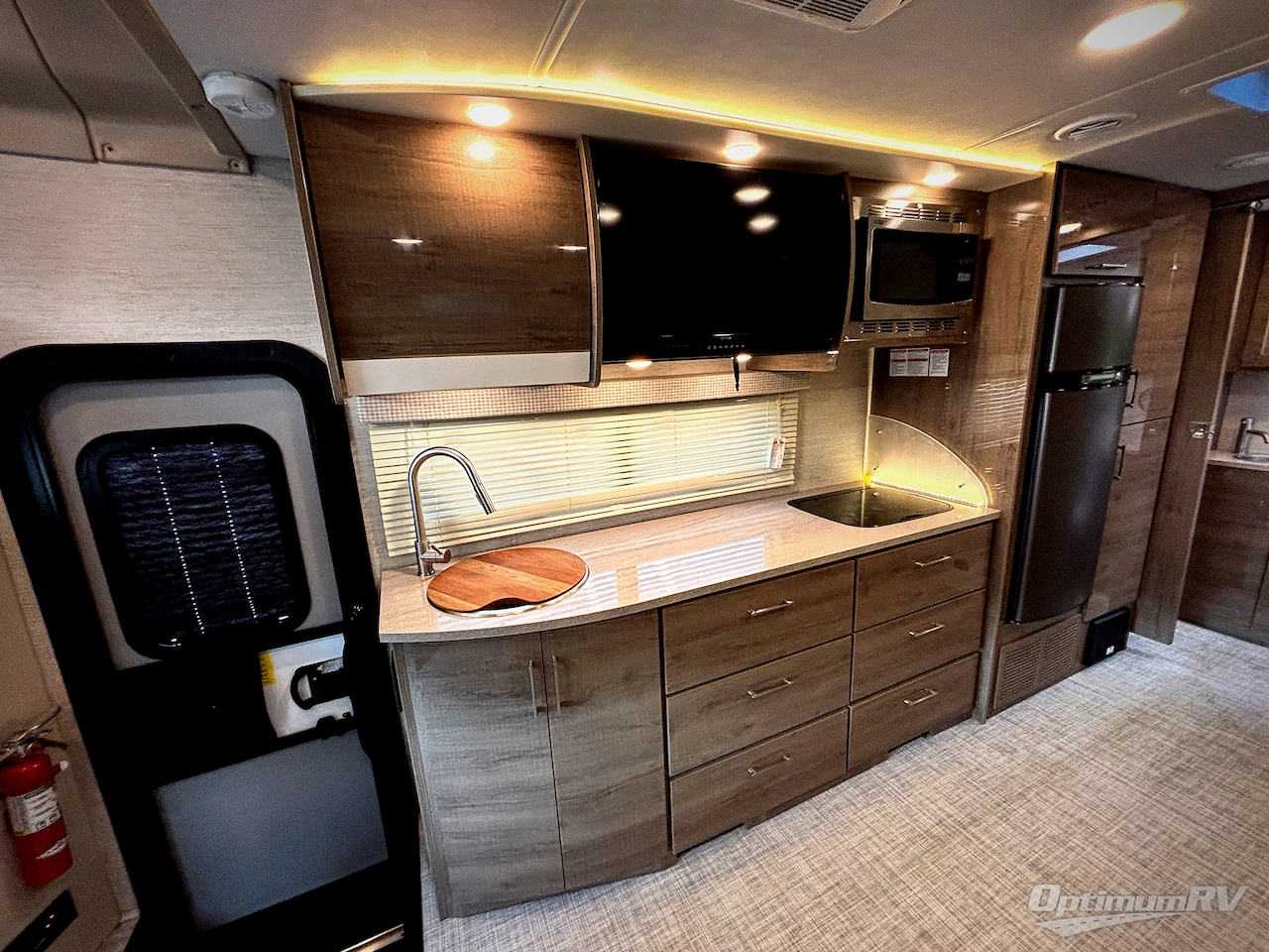 2023 Entegra Qwest 24R Photo 6