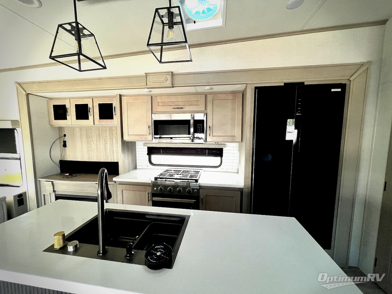 2024 Grand Design Influence 3503GK Photo 6