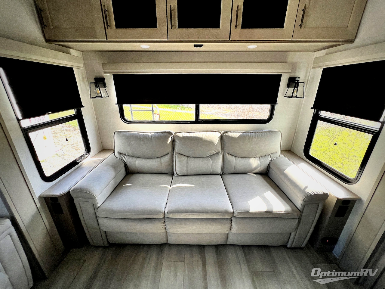 2024 Grand Design Influence 3503GK Photo 7