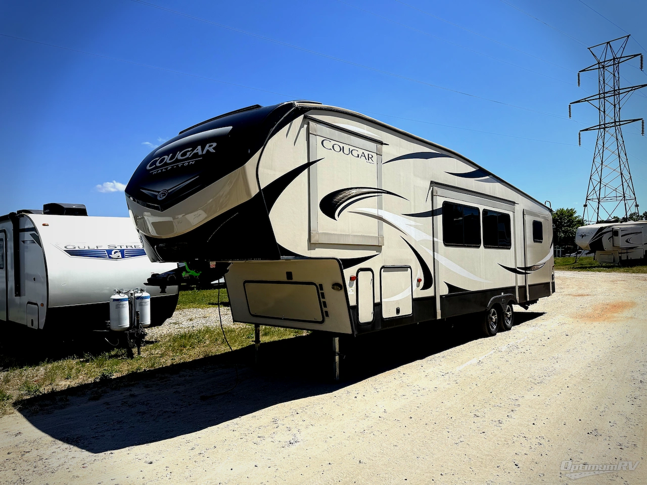 2019 Keystone Cougar Half-Ton Series 32BHS Photo 4