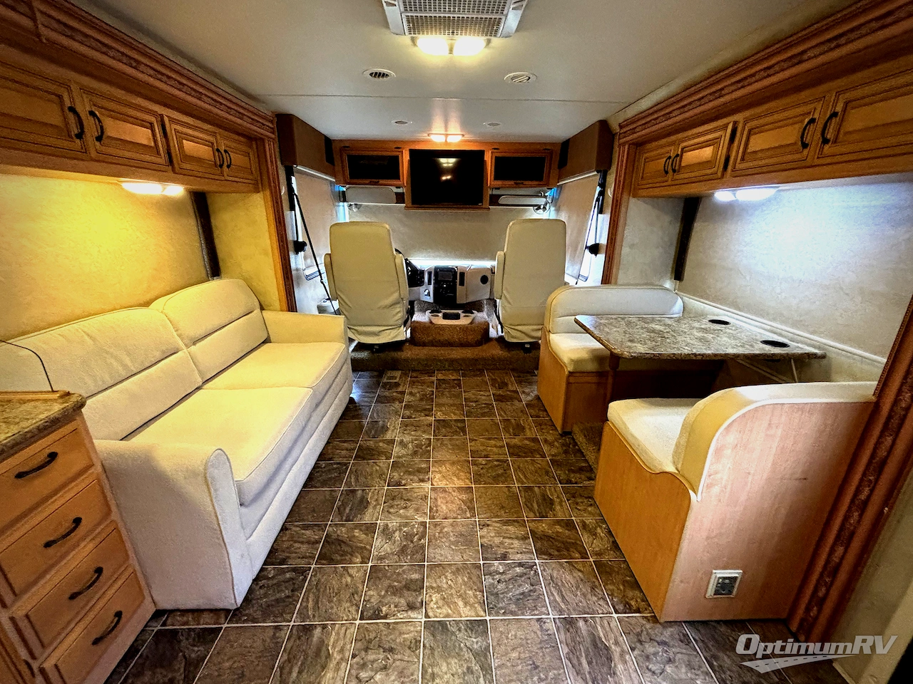 2012 Thor Hurricane 32D Photo 5