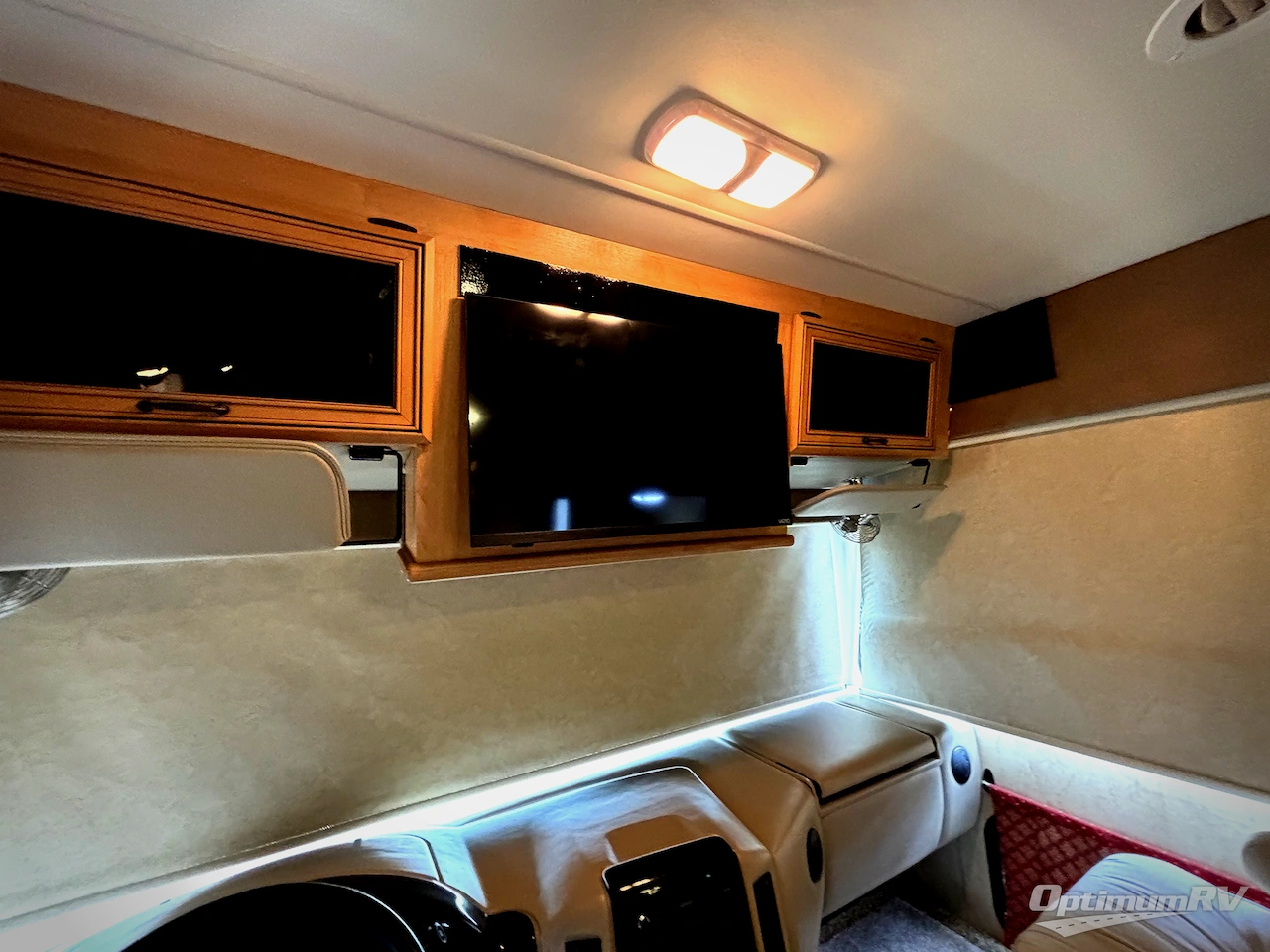 2012 Thor Hurricane 32D Photo 10