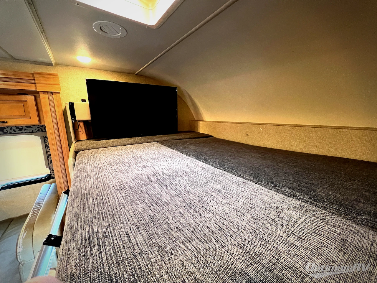 2017 Thor Four Winds 31E Bunkhouse Photo 8