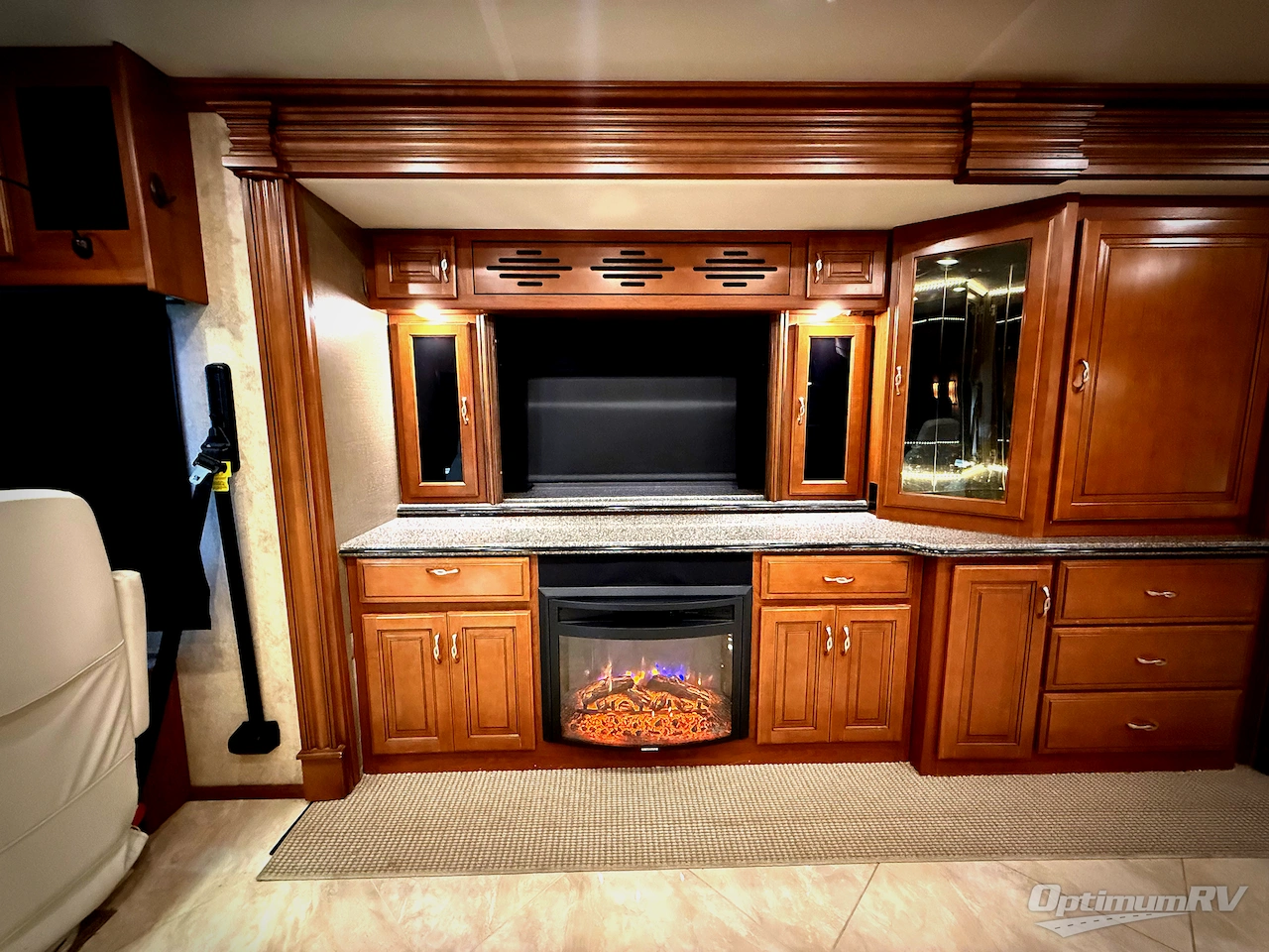 2015 Fleetwood Discovery 40E Photo 12