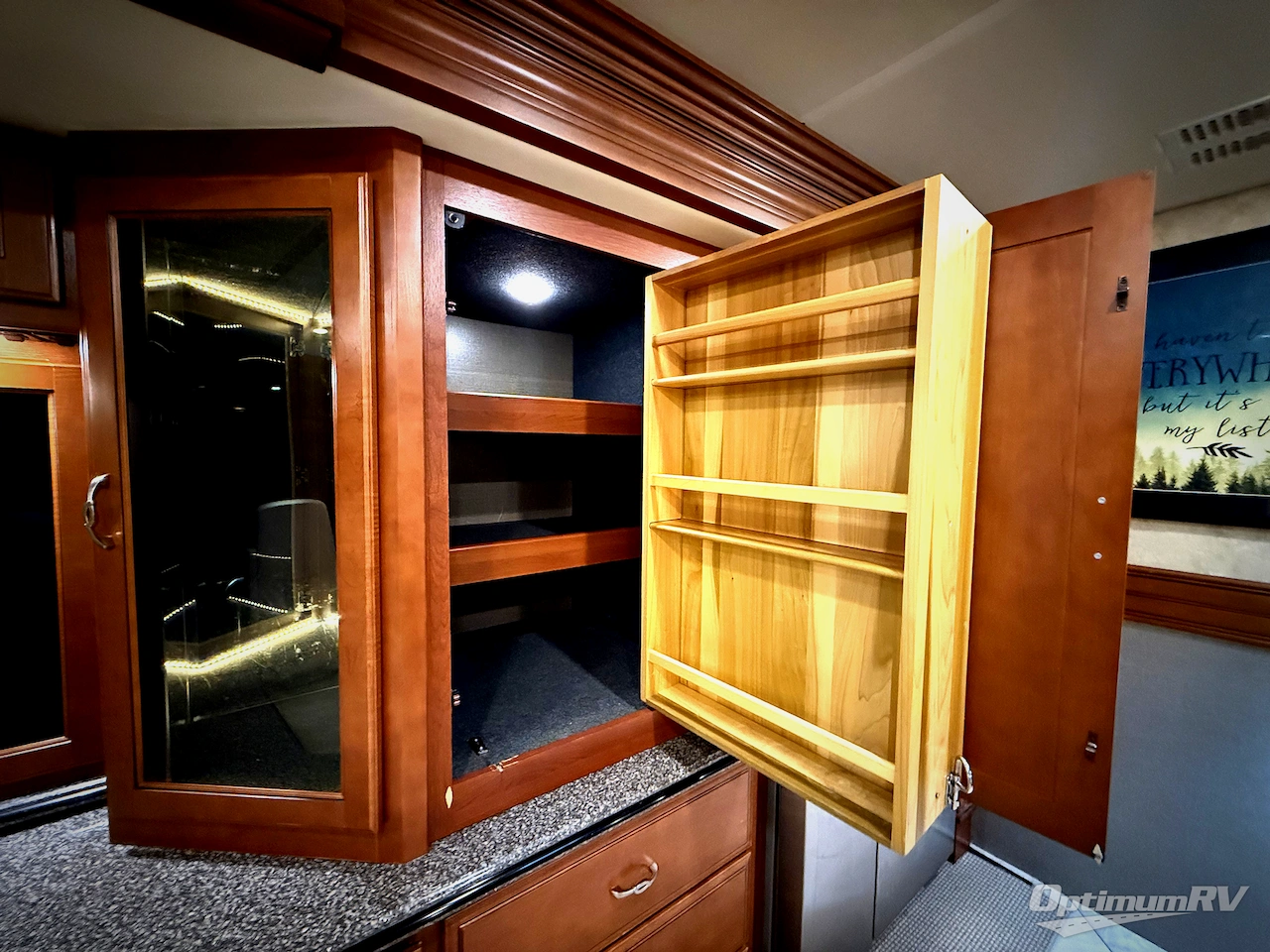 2015 Fleetwood Discovery 40E Photo 16