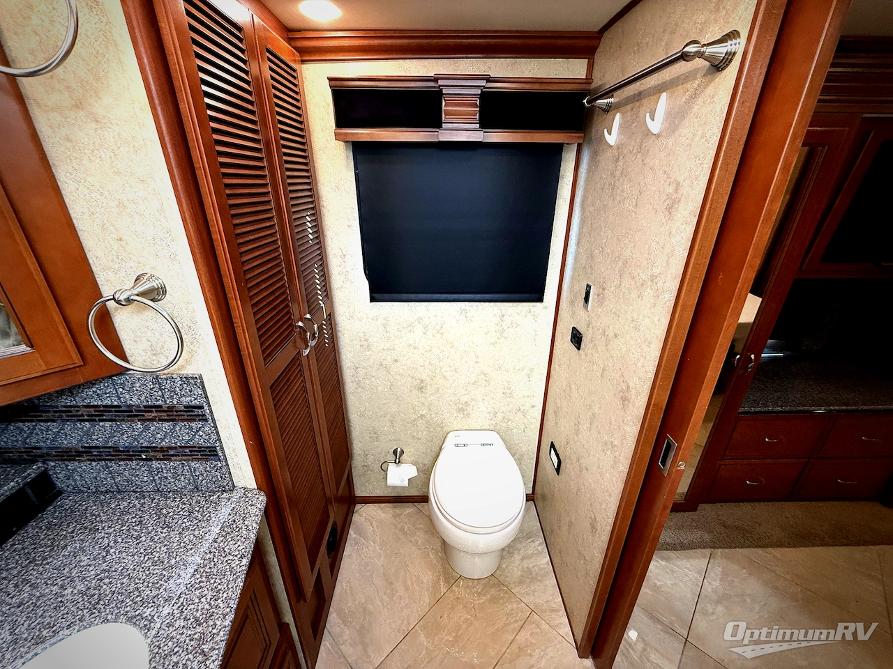 2015 Fleetwood Discovery 40E Photo 31