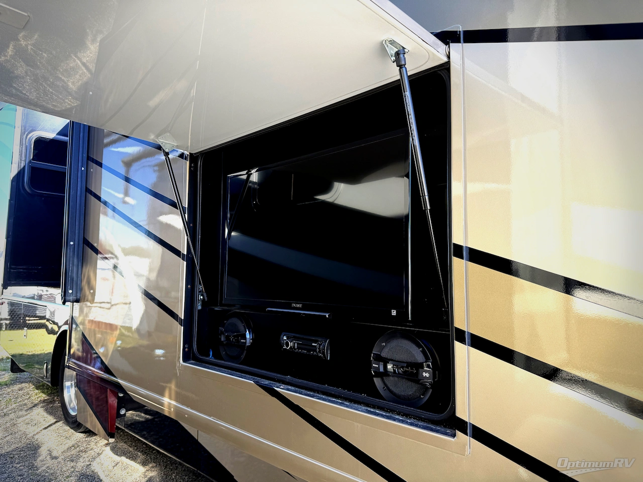 2015 Fleetwood Discovery 40E Photo 33