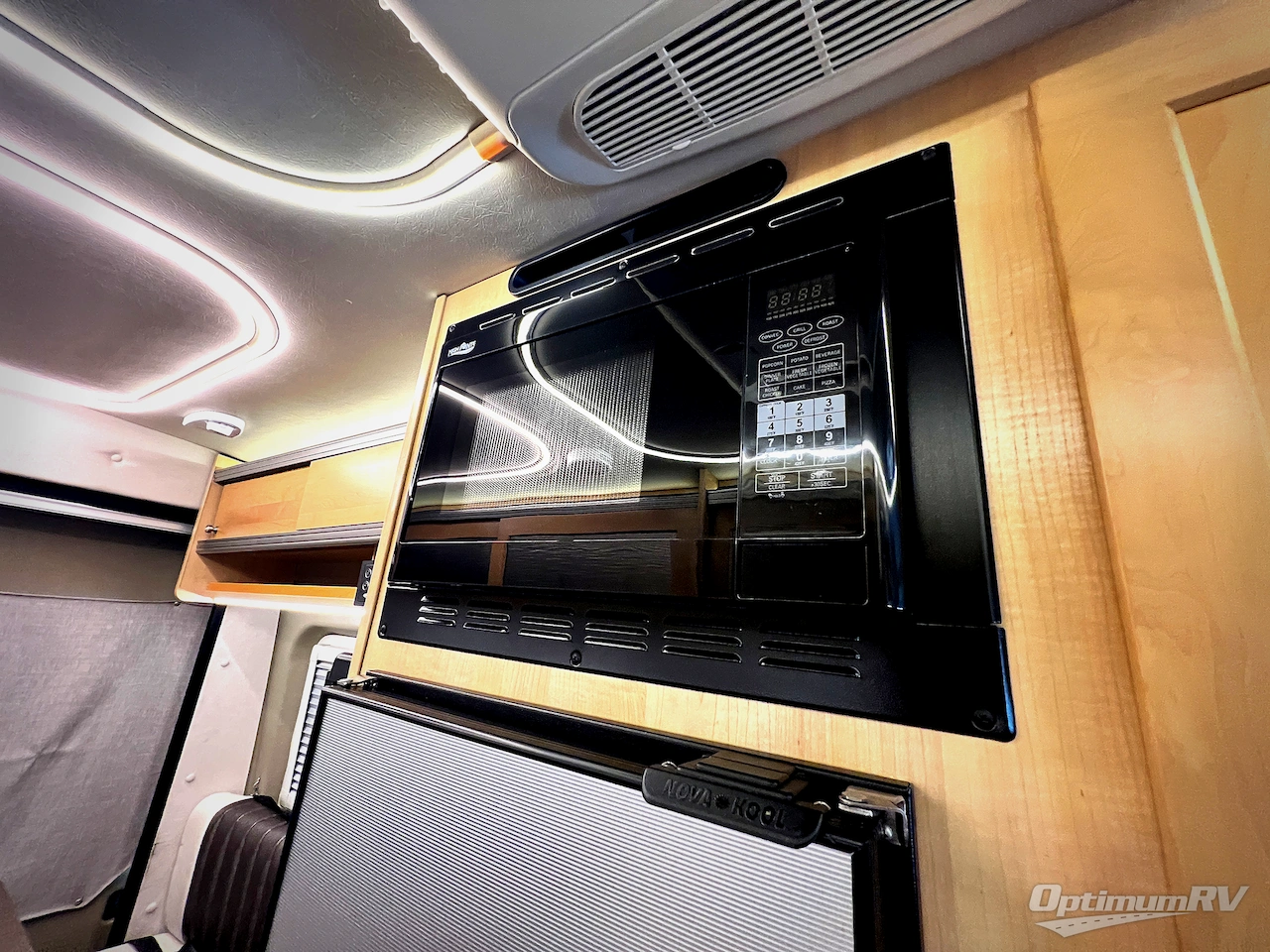 2018 Winnebago Paseo 48P Photo 14