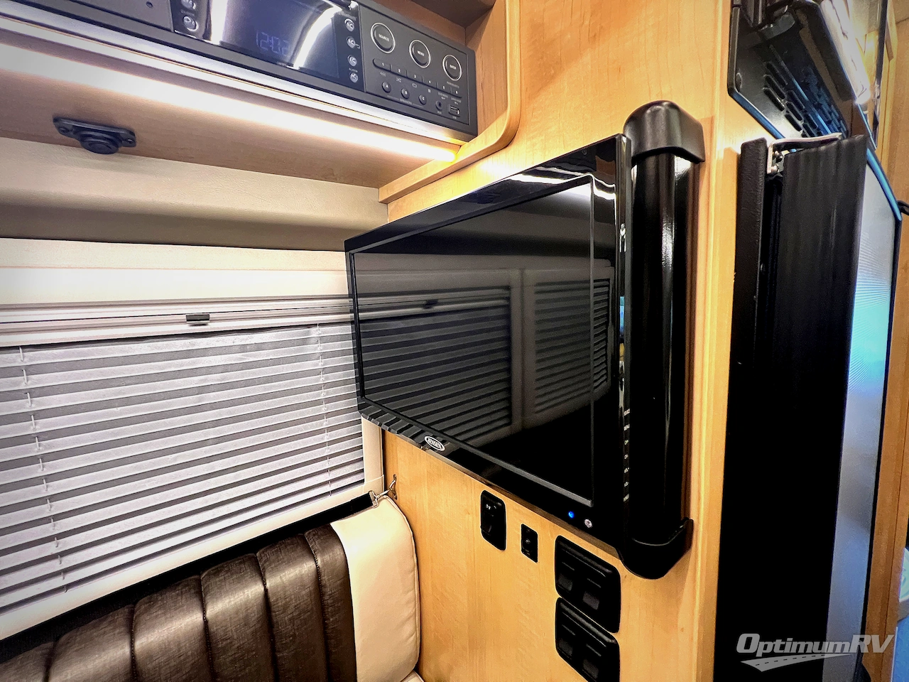2018 Winnebago Paseo 48P Photo 12