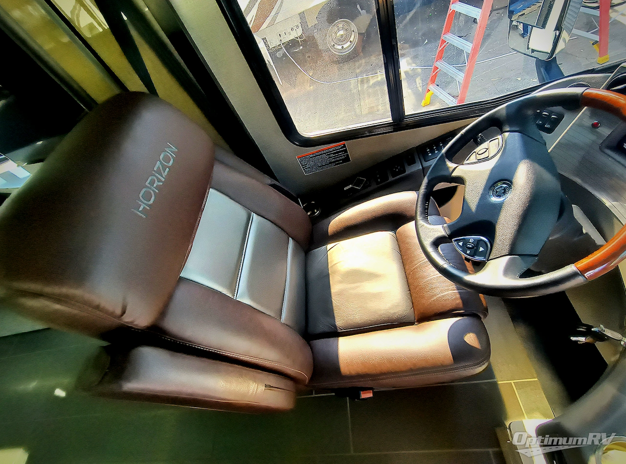 2020 Winnebago Horizon . Photo 6
