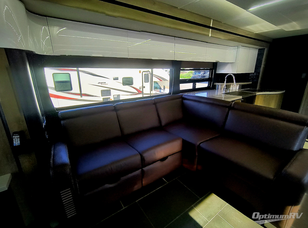 2020 Winnebago Horizon . Photo 8