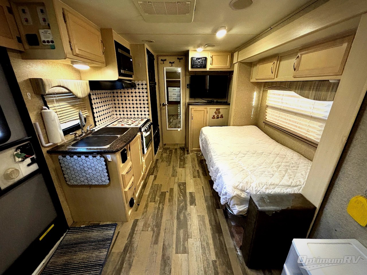 2018 Winnebago Towables Micro Minnie 2106DS Photo 4