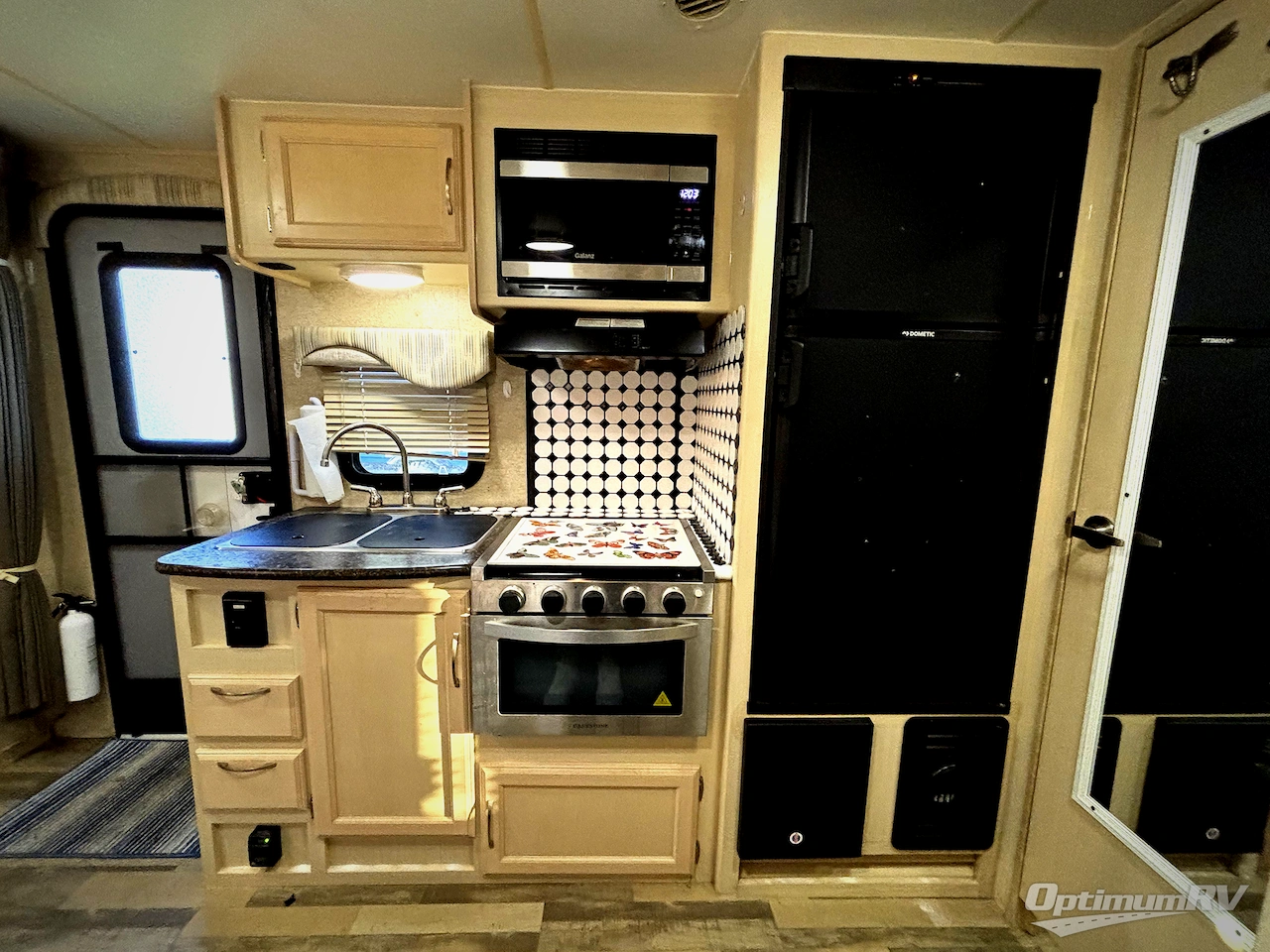 2018 Winnebago Towables Micro Minnie 2106DS Photo 6