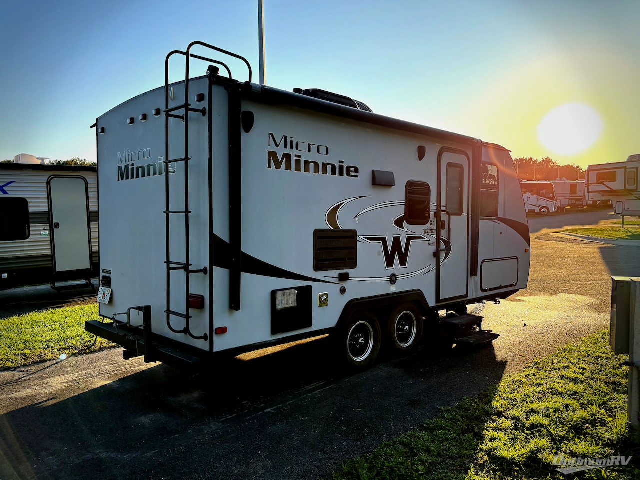 2018 Winnebago Towables Micro Minnie 2106DS Photo 2