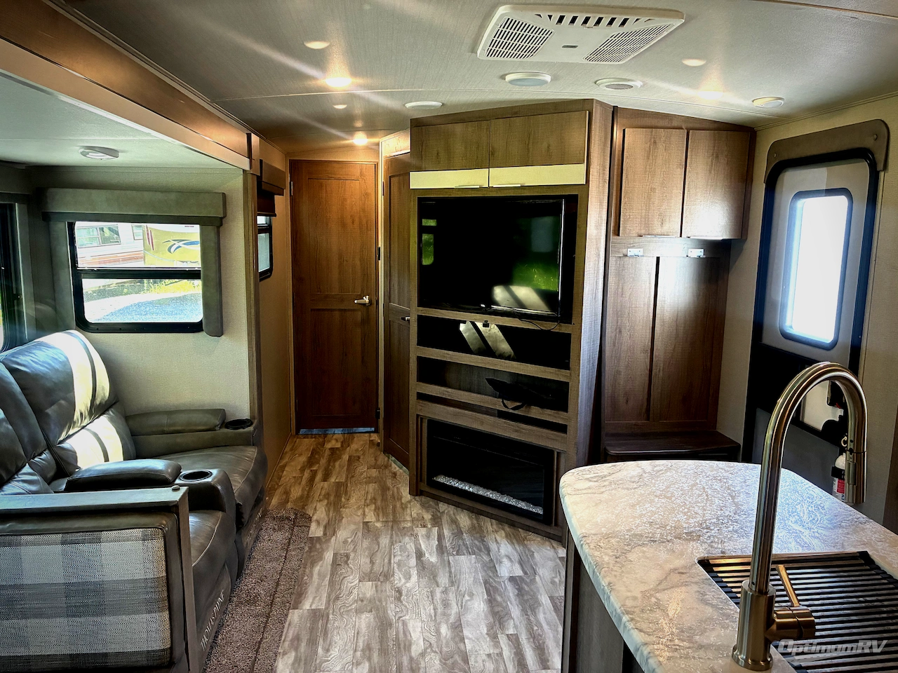 2020 Grand Design Imagine 3250BH Photo 5