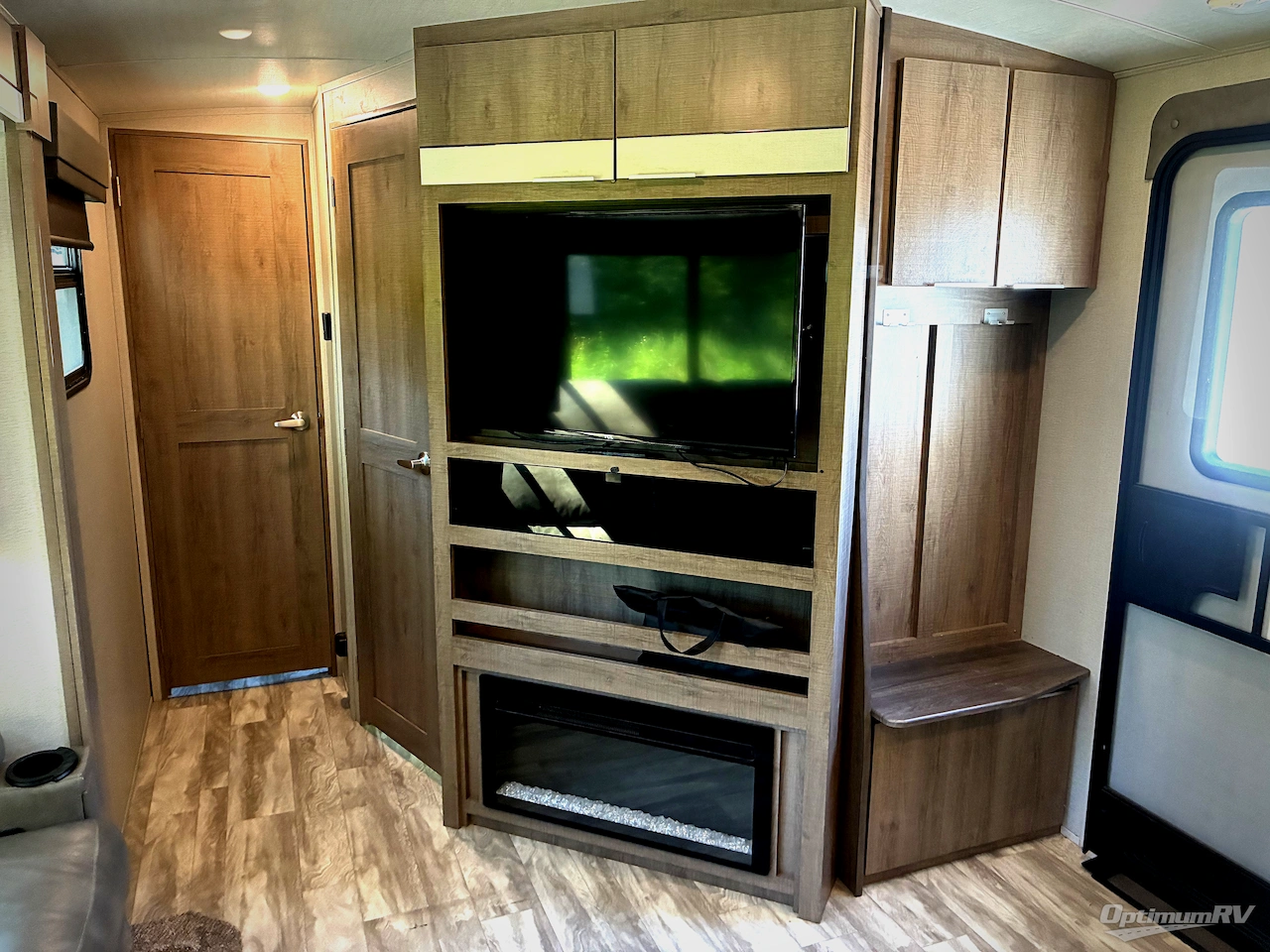 2020 Grand Design Imagine 3250BH Photo 16