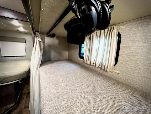 2020 Winnebago Vista 31B RV Photo 3