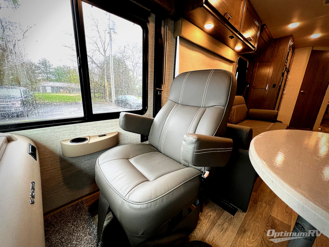 2020 Winnebago Vista 31B Photo 4