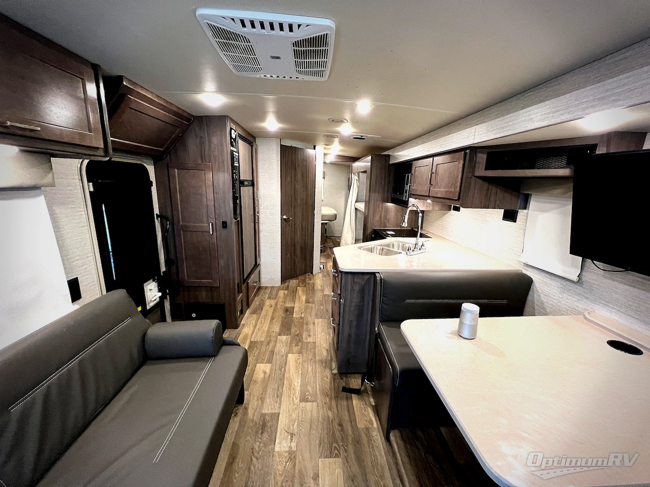 2020 Winnebago Vista 31B Photo 5