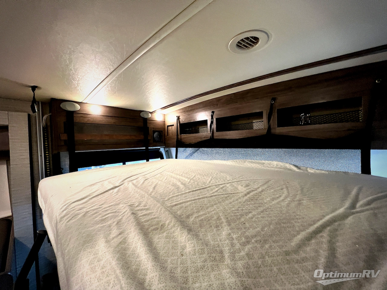 2020 Winnebago Vista 31B Photo 9